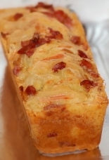 Cake au reblochon et aux lardons
