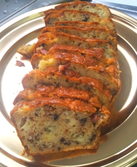 Cake au roquefort, lard et noix