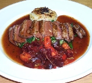 Magrets de canard  la sauce airelle