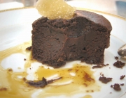 Moelleux chocolat, caramel et sorbet passion
