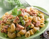Ptes aux lardons et petits pois  la crme