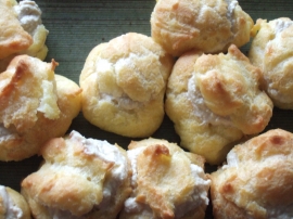 Petits choux  la mousse de foie gras