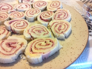 Petits rouls au jambon et au salami