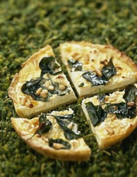 Quiche au fromage blanc, feta, pignons