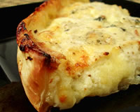 Quiche au roquefort et cernaux de noix  