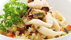 Riz  la lotte et aux calamars