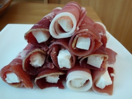 Rouls de jambon cru  la feta
