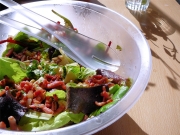 Salade de jeunes pousses aux tomates sches