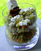 Salade de ptes  la feta et au pesto 