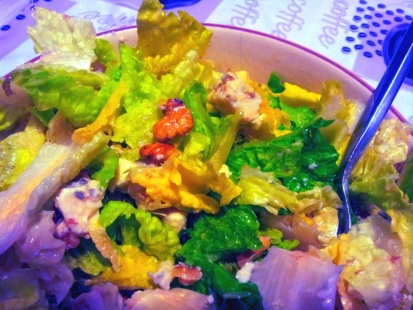 Salade romaine au roquefort et aux noix