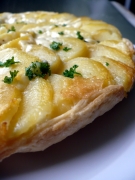 Tatin de pommes de terre au cantal  