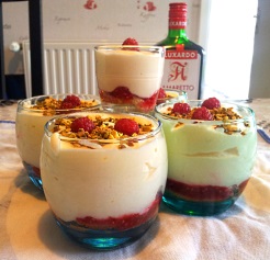 Tiramisu aux framboises et aux pistaches