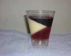 Verrines amaretto, chocolat blanc et myrtilles
